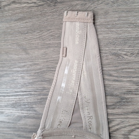 Strapless Beige Lace Bra - Picture 11 of 12